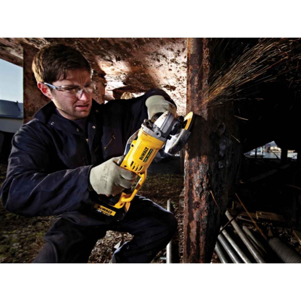 Аккумуляторная угловая шлифмашина DEWALT DCG412NT, 18 В, 125 мм, 7000 об/мин, без АКБ и ЗУ, в кейсе TSTAKII