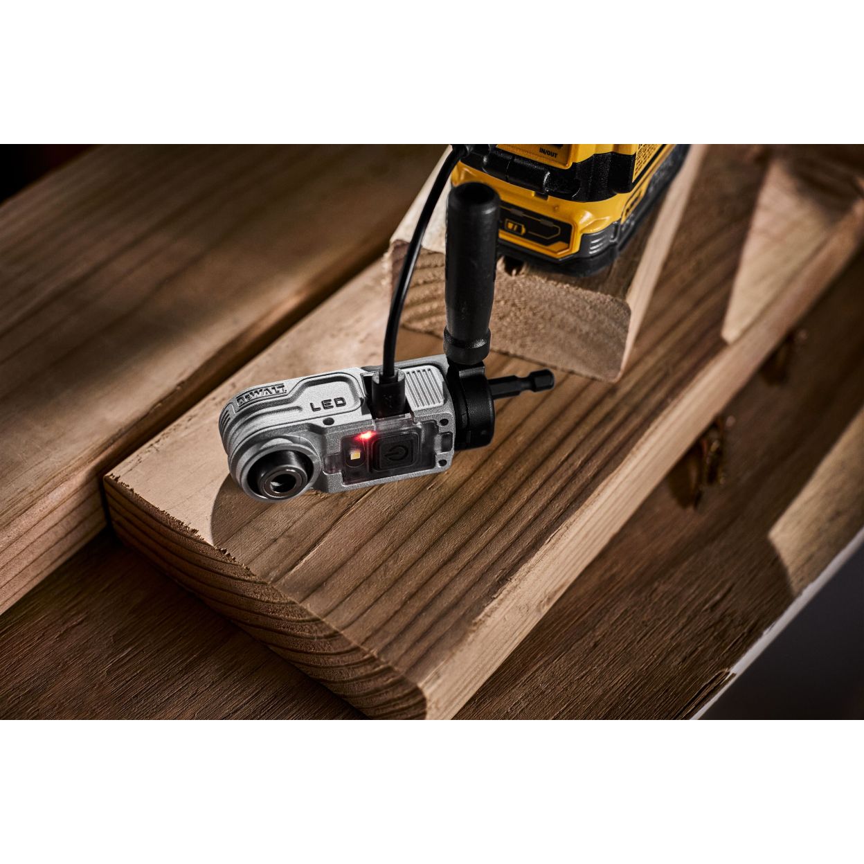 Ударная угловая насадка DEWALT DTLRA, с подсветкой, HEX 1/4" (DTLRA-QZ)