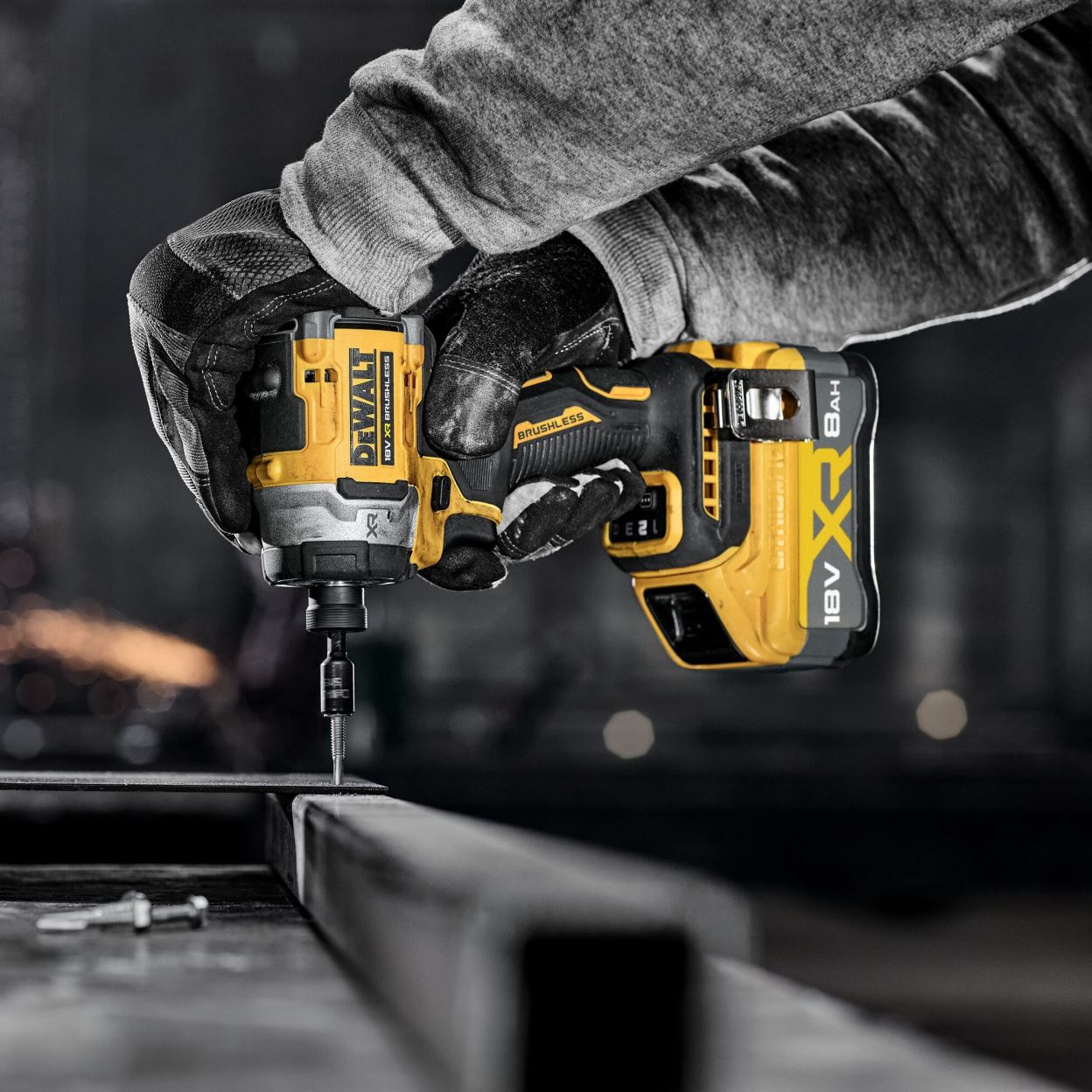 Аккумуляторный набор DEWALT DCK2200H2T, 18 В: дрель-шуруповерт DCD1007 + шуруповерт DCF860, с 2 АКБ 5 Ач и ЗУ, в кейсе TSTAK