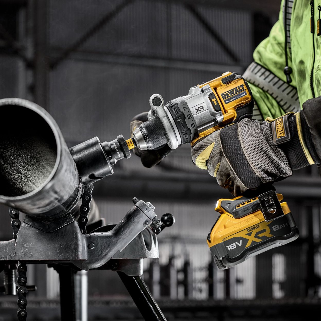 Аккумуляторный набор DEWALT DCK2200H2T, 18 В: дрель-шуруповерт DCD1007 + шуруповерт DCF860, с 2 АКБ 5 Ач и ЗУ, в кейсе TSTAK