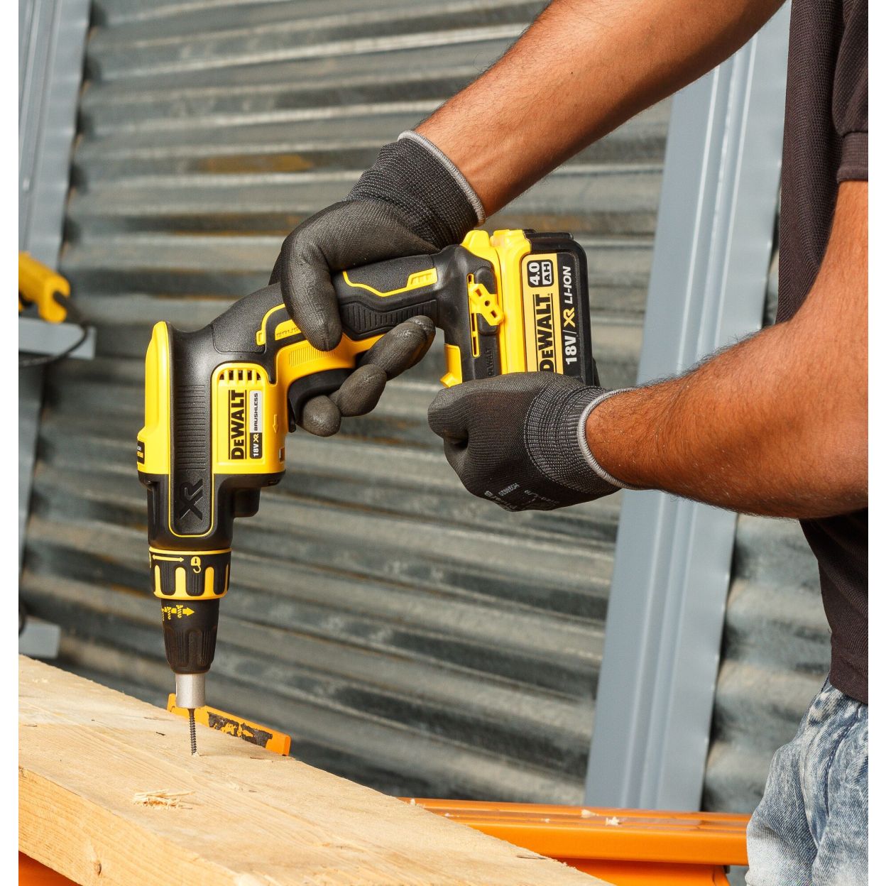 Аккумуляторный ленточный шуруповерт DEWALT DCF620NT, 18 В, 30 Нм, 4400 об/мин, без АКБ и ЗУ, в кейсе TSTAK (DCF620NT-QW)