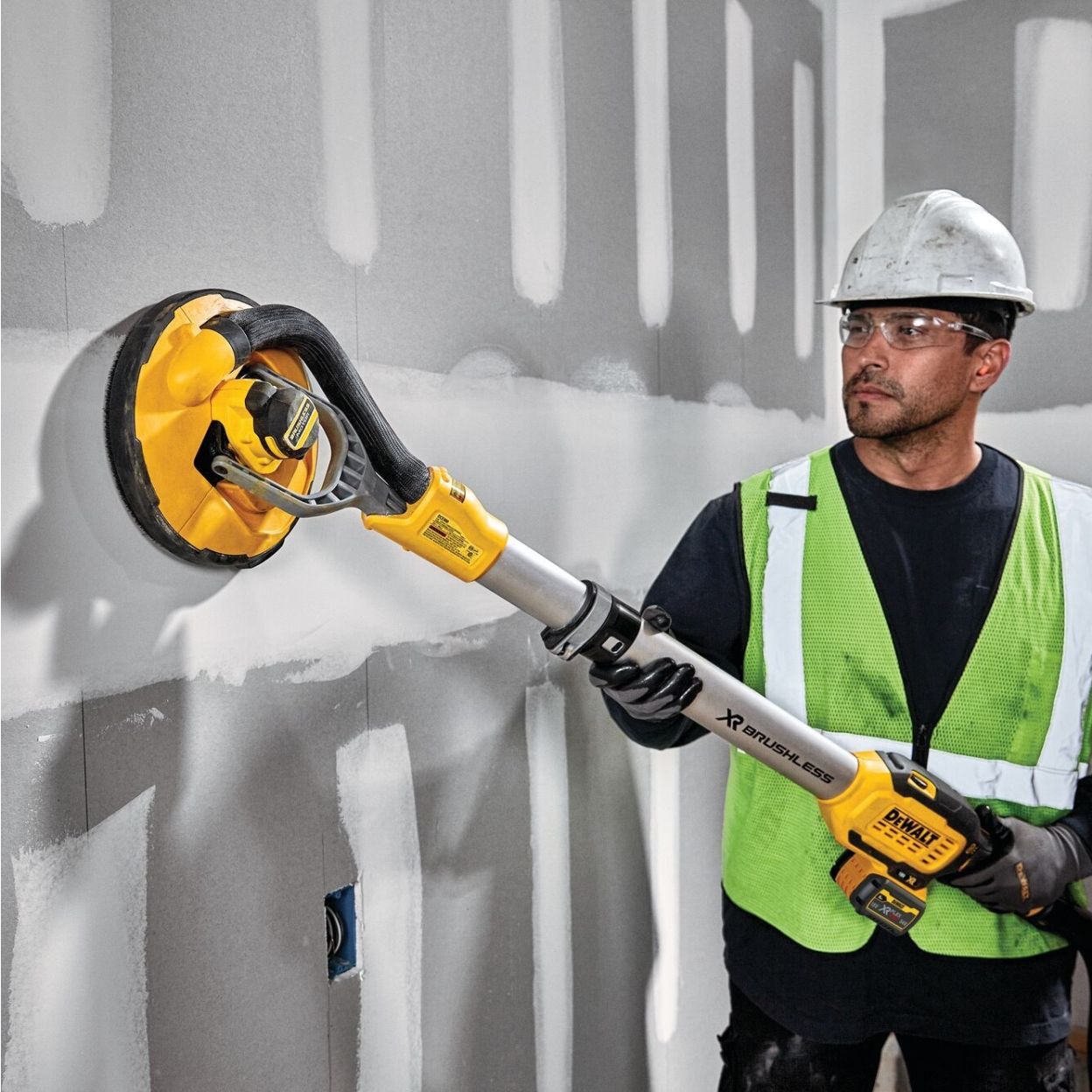 Аккумуляторная эксцентриковая шлифмашина для стен DEWALT DCE800T2, 18 В, 225 мм, 1200 кол/мин, с 2 АКБ 6 Ач и ЗУ (DCE800T2-QW)