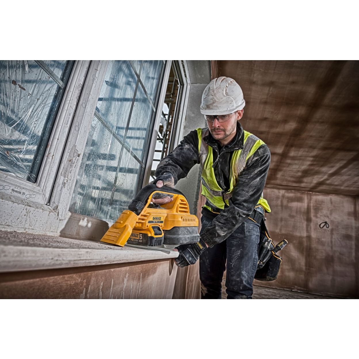 Аккумуляторный строительный пылесос DEWALT DCV517B, 20 В, 1.9 л, без АКБ и ЗУ (DCV517B-XJ)