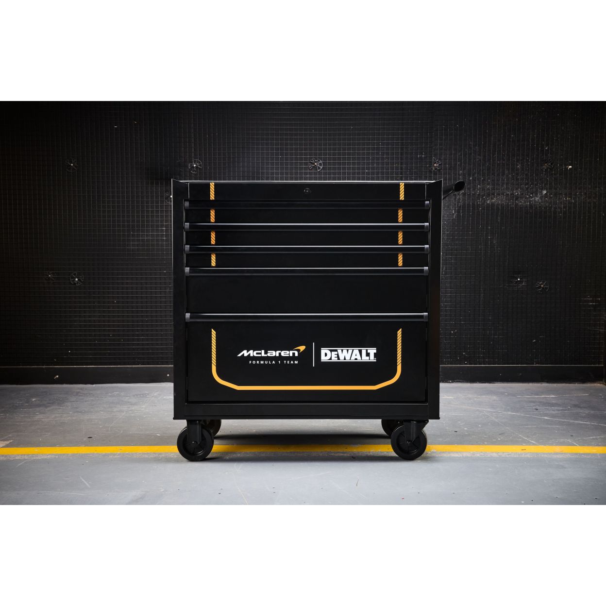 Тележка для инструмента DEWALT McLaren Limited Edition DWST98236-1, 5 отделений, до 635 кг