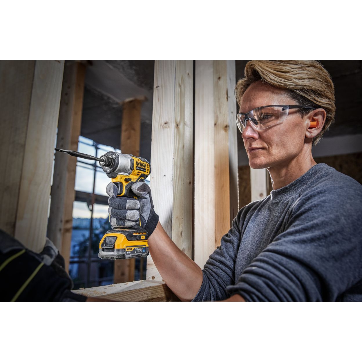 Аккумуляторный шуруповерт DEWALT DCF840NT, 18 В, 192 Нм, 4200 уд/мин, без АКБ и ЗУ, в кейсе TSTAK (DCF840NT-XJ)