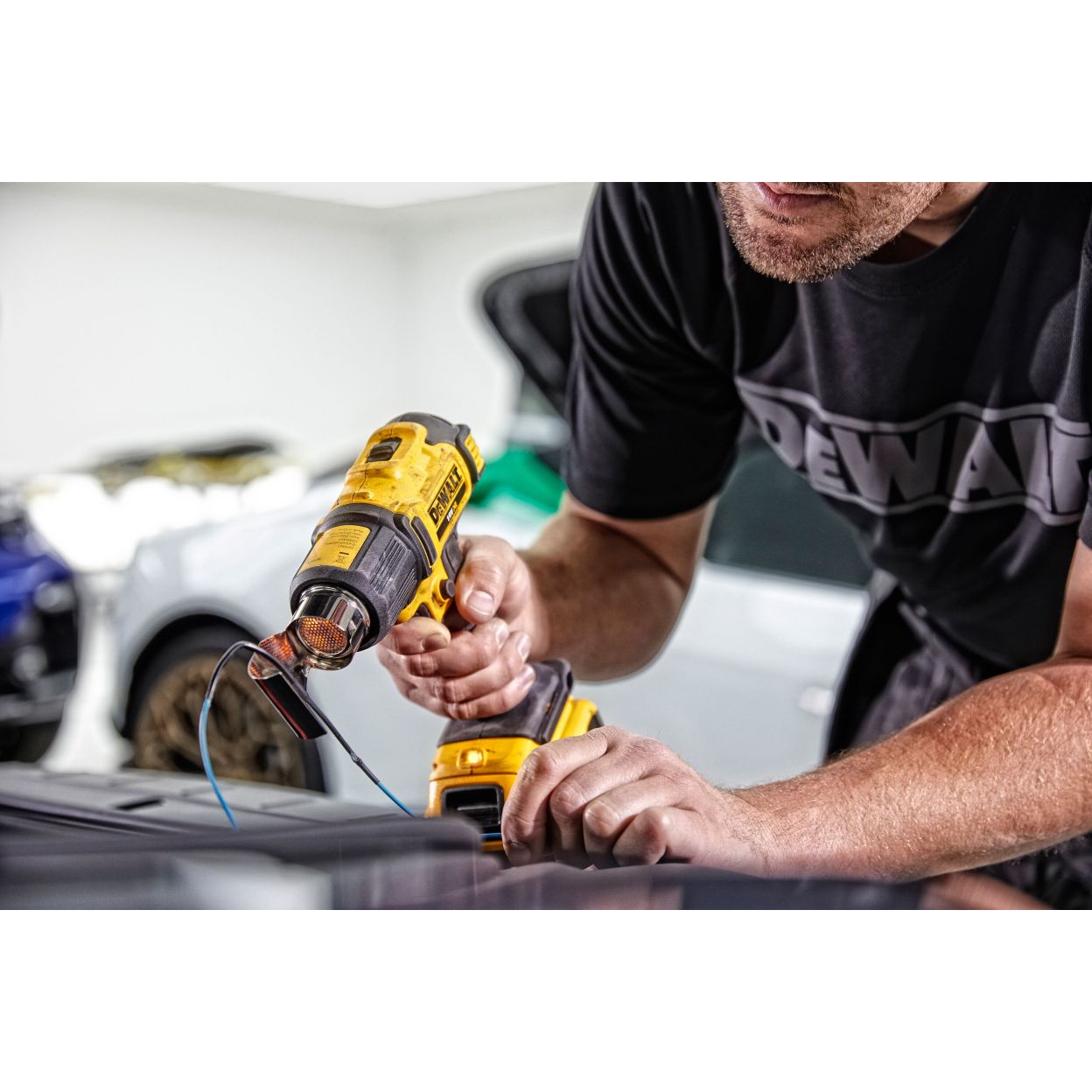 Аккумуляторный пистолет горячего воздуха DEWALT DCE530N, 18 В, 530°С, 190 л/мин, без АКБ и ЗУ (DCE530N-XJ)