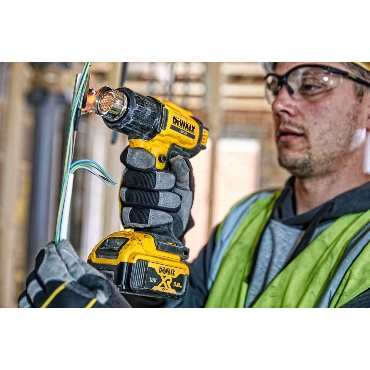 Аккумуляторный пистолет горячего воздуха DEWALT DCE530N, 18 В, 530°С, 190 л/мин, без АКБ и ЗУ (DCE530N-XJ)