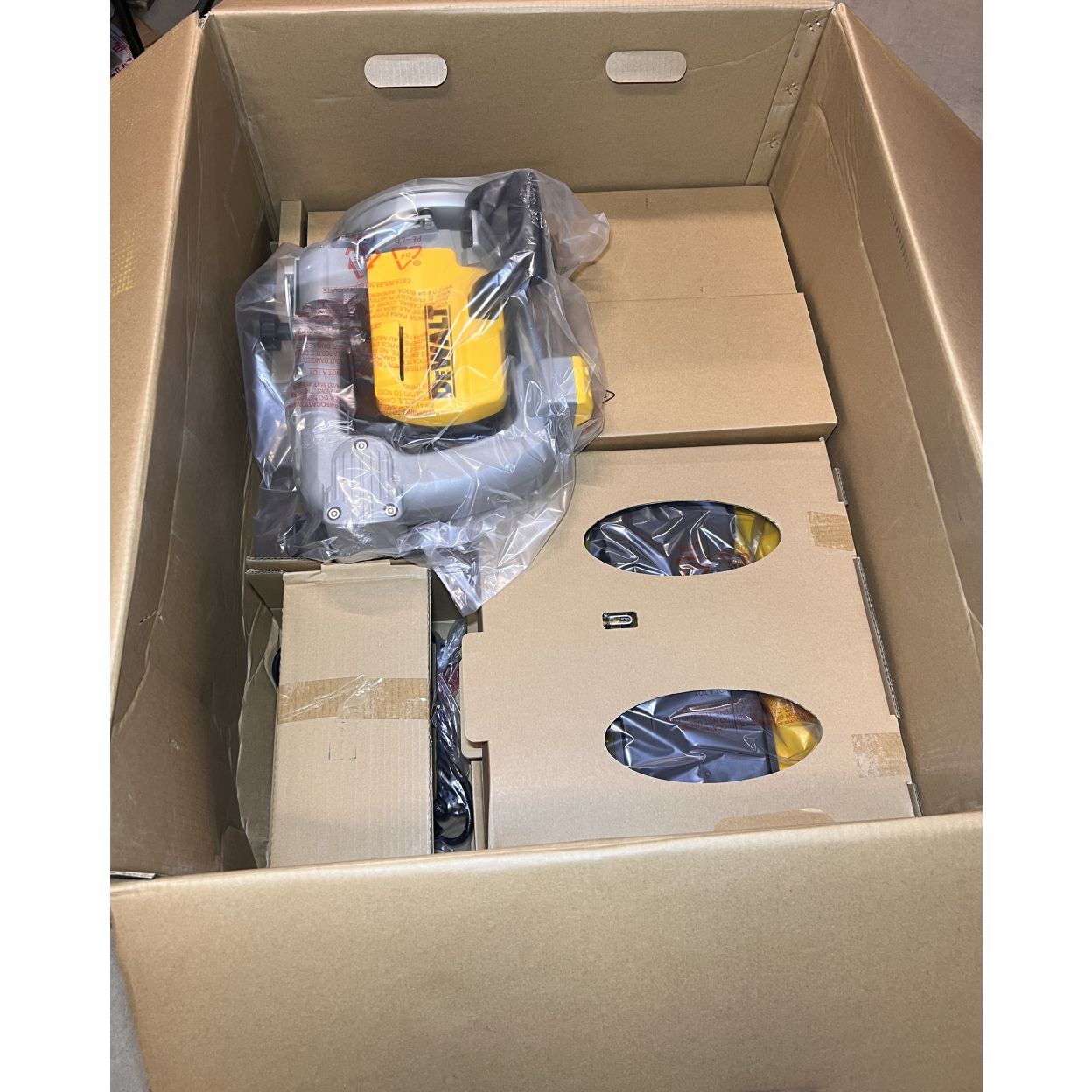 Пила дисковая DEWALT D24000, 1600 Вт, 250 мм, 4200 об/мин, (УЦЕНЕННЫЙ ТОВАР) (D24000-QS/U2)