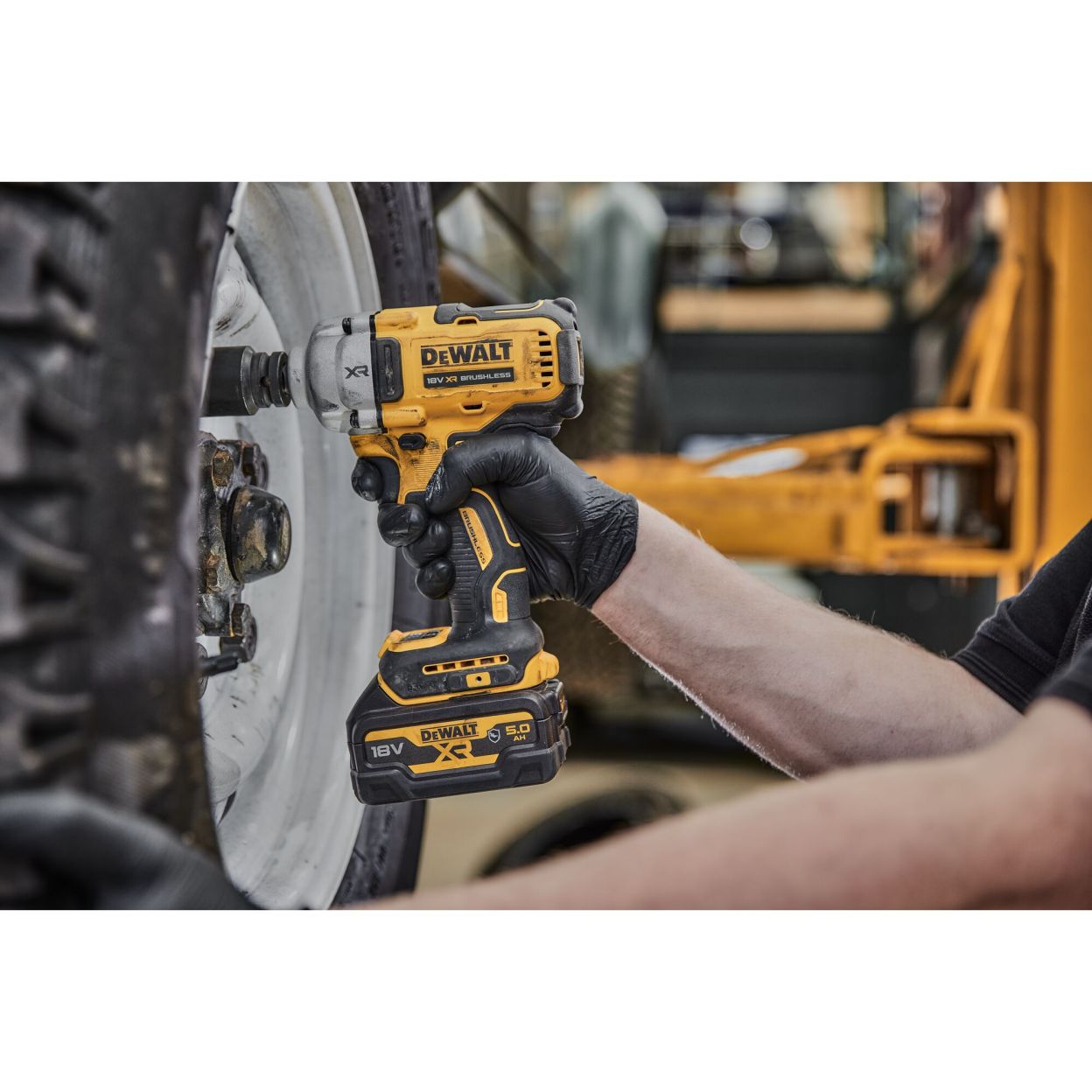 Аккумуляторный гайковерт DEWALT DCF892N, 18 В, 1084 Нм, 3250 уд/мин, без АКБ и ЗУ (DCF892N-XJ)