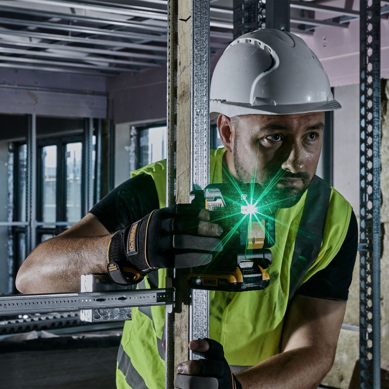 Аккумуляторный лазерный нивелир DEWALT DCLE34021N, 18 В, зеленый луч, 55 м, без АКБ и ЗУ (DCLE34021N-XJ)