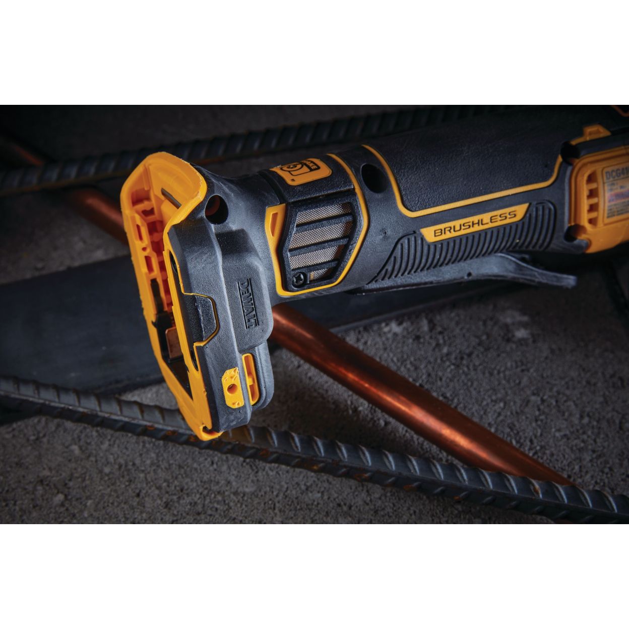 Аккумуляторная угловая шлифмашина DEWALT DCG415B, 20 В, 125 мм, 9000 об/мин, без АКБ и ЗУ (DCG415B-XJ)