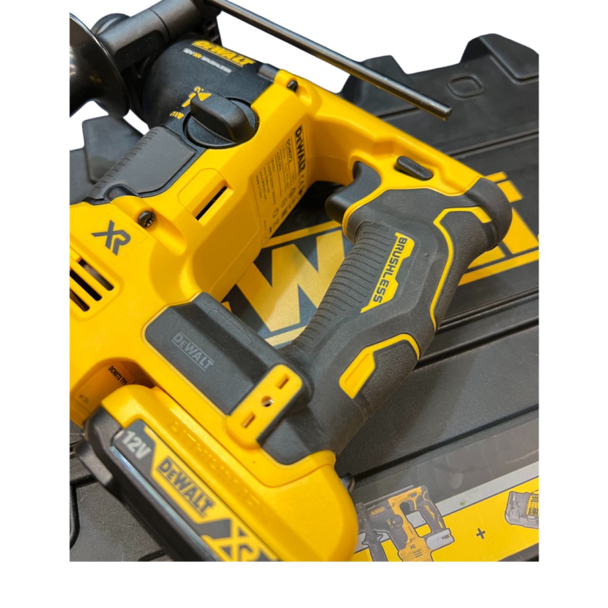 Аккумуляторный перфоратор DEWALT DCH072L2, 12 В, 1.2 Дж, 4280 уд/мин, с 2 АКБ 3 Ач и ЗУ, в кейсе TSTAK (УЦЕНЕННЫЙ ТОВАР) (DCH072L2-QW/U)
