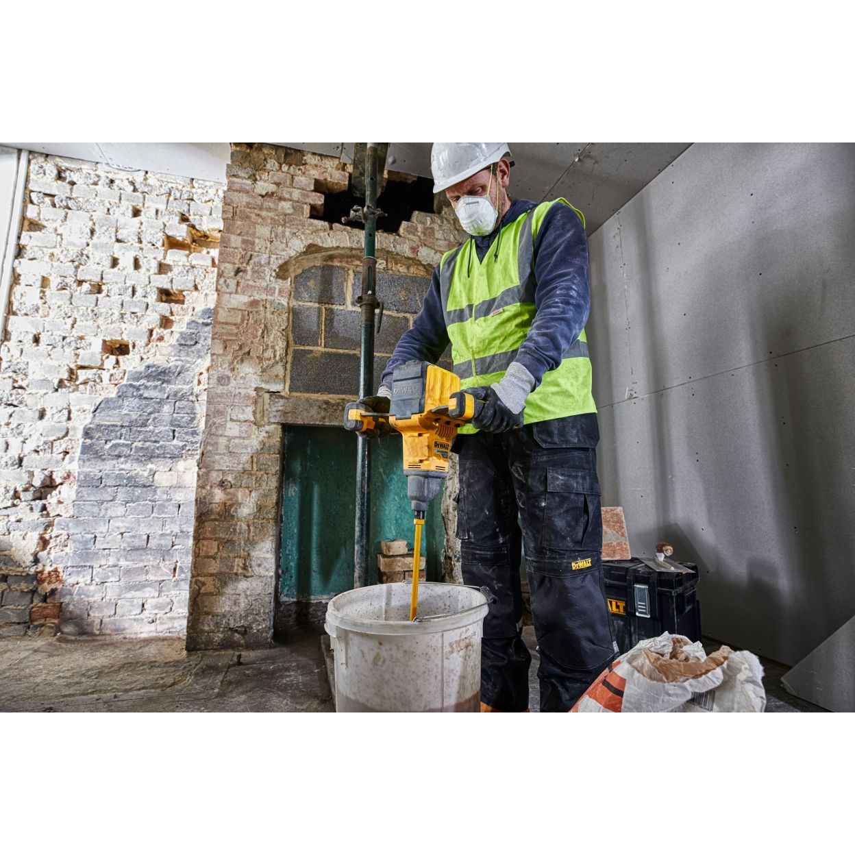 Аккумуляторная дрель-миксер DEWALT DCD240N, 54 В, 725 об/мин, без АКБ и ЗУ (DCD240N-XJ)