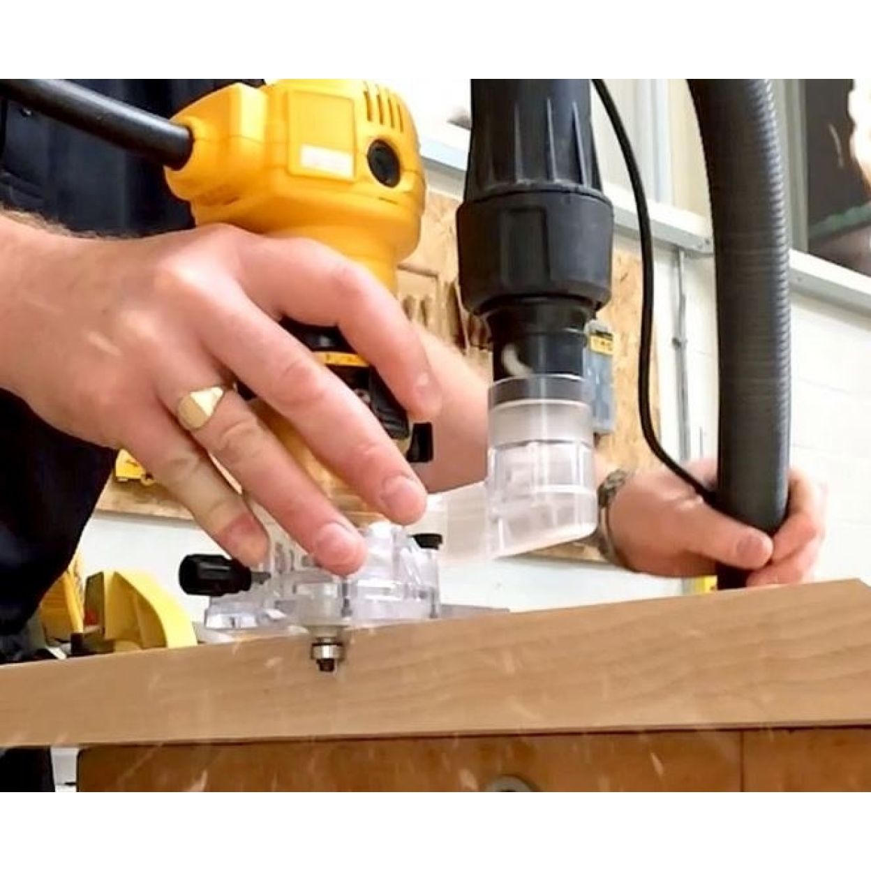 Окантовочный фрезер DEWALT DWE6005, 590 Вт
