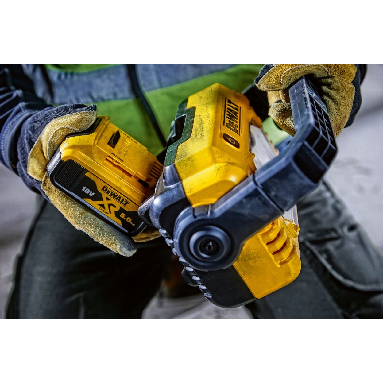 Аккумуляторный фонарь DEWALT DCL077P1, 12/18 В, 2000 лм, с АКБ 5 Ач и ЗУ (DCL077P1-XJ)