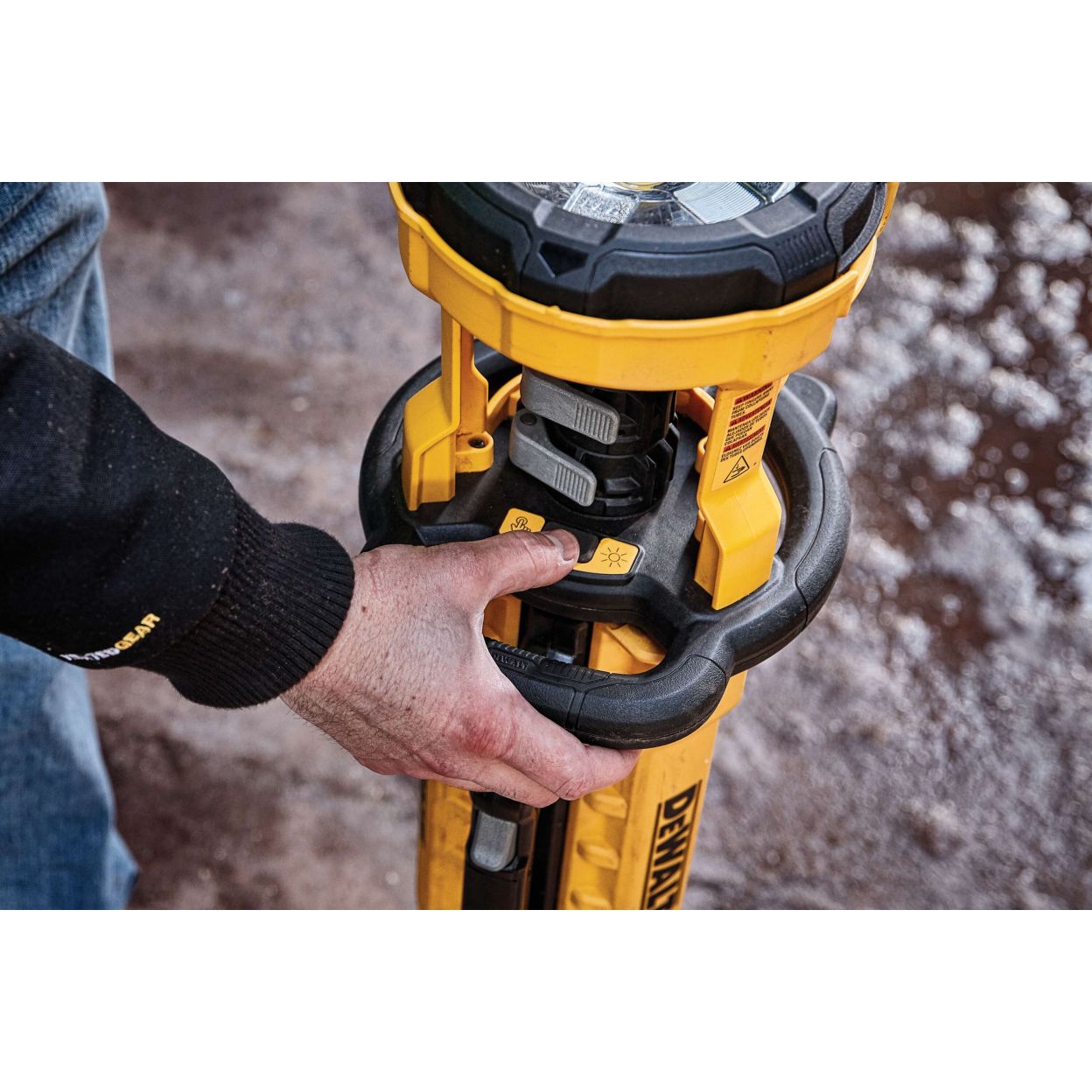 Аккумуляторная мачта освещения DEWALT DCL079N, 20 В, 3000 лм, без АКБ и ЗУ (DCL079N-A9)