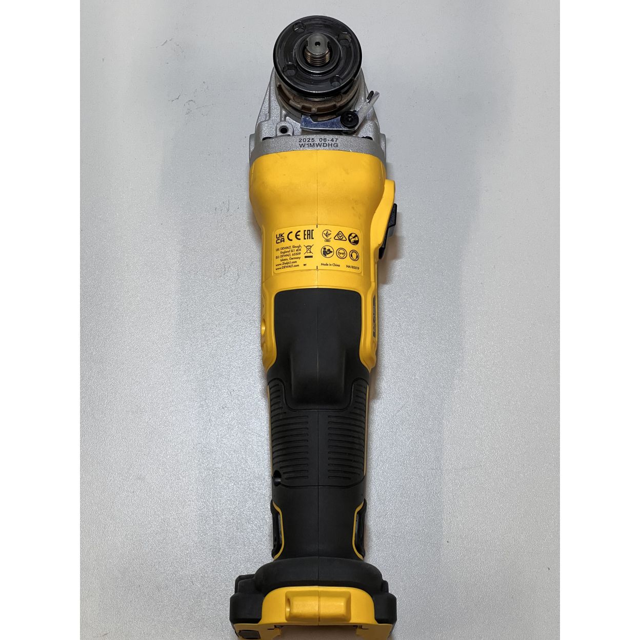 Угловая шлифмашина DEWALT DCG405N, 18 В, 125 мм, 9000 об/мин, без АКБ и ЗУ (УЦЕНЕННЫЙ ТОВАР) (DCG405N-XJ/U3)