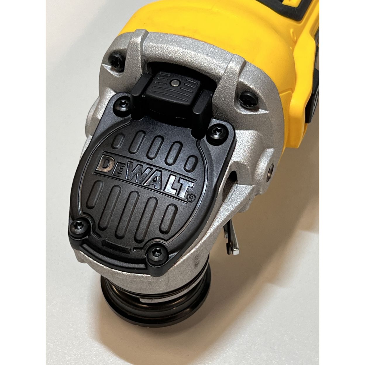 Угловая шлифмашина DEWALT DCG405N, 18 В, 125 мм, 9000 об/мин, без АКБ и ЗУ (УЦЕНЕННЫЙ ТОВАР) (DCG405N-XJ/U3)