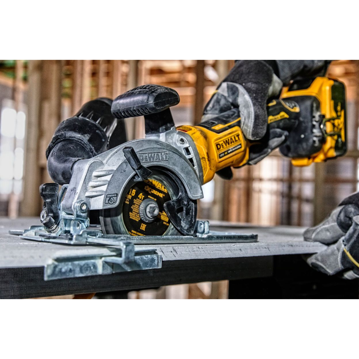 Аккумуляторная дисковая пила DEWALT DCS571P2T, 18 В, 115 мм, 4500 об/мин, с 2 АКБ 5 Ач и ЗУ, в кейсе TSTAK (DCS571P2T-QW)