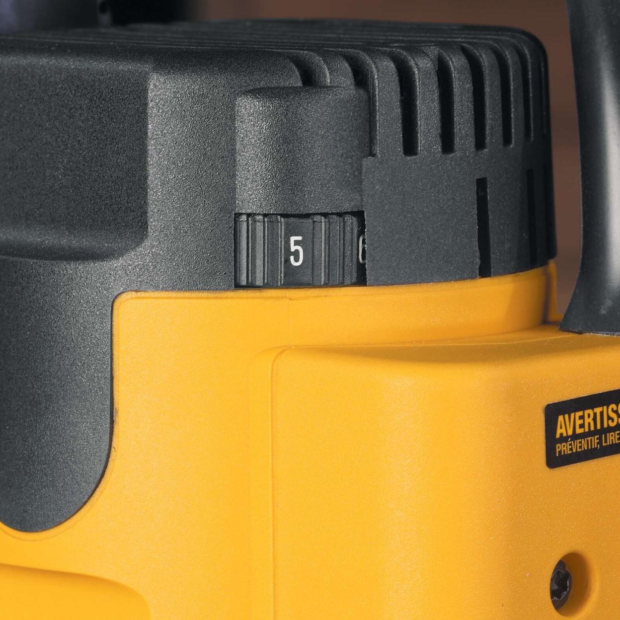 Вертикальный фрезер DEWALT DW621, 1100 Вт, 24000 об/мин, 55 мм (DW621-QS)