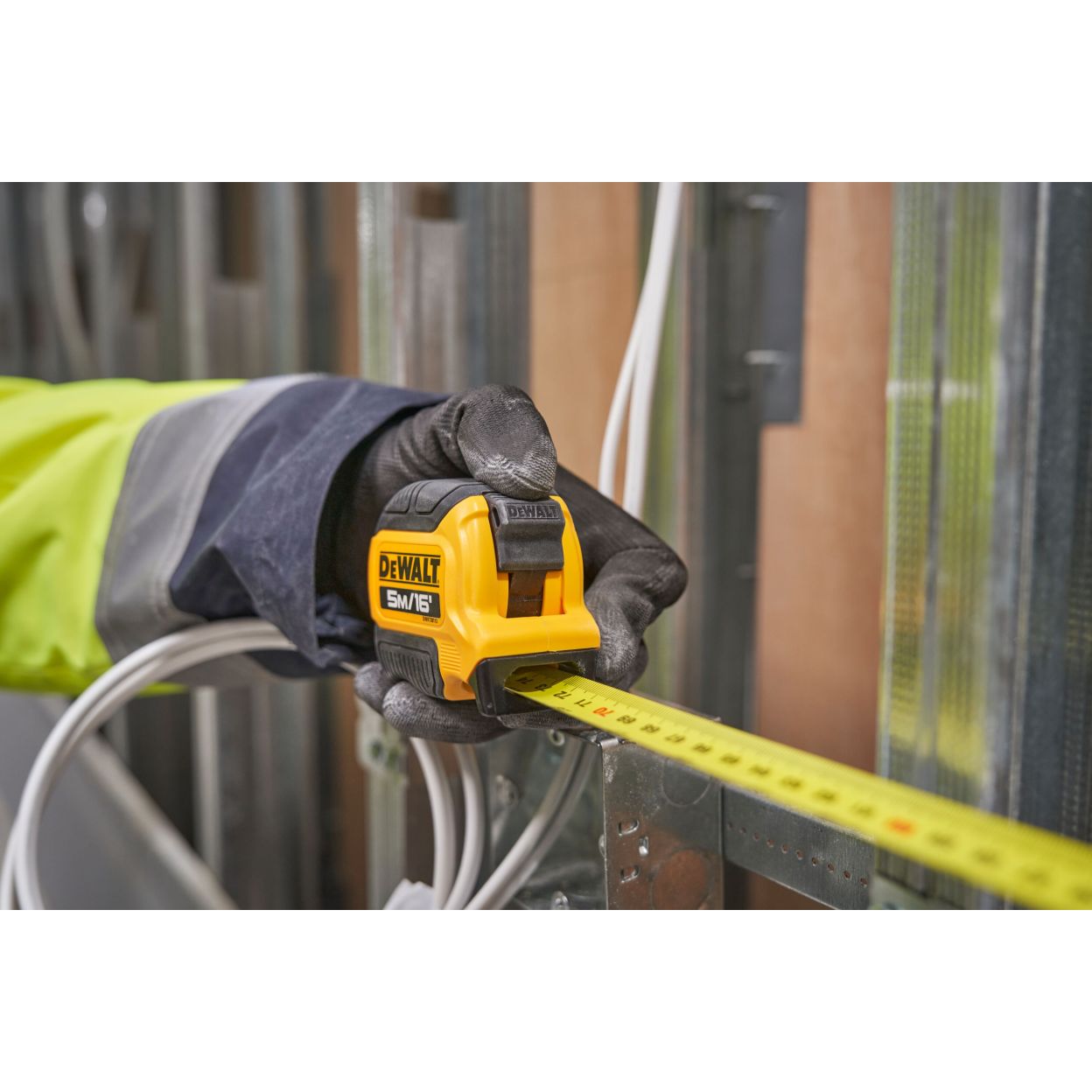 Рулетка DEWALT DWHT38113-5, 5 м