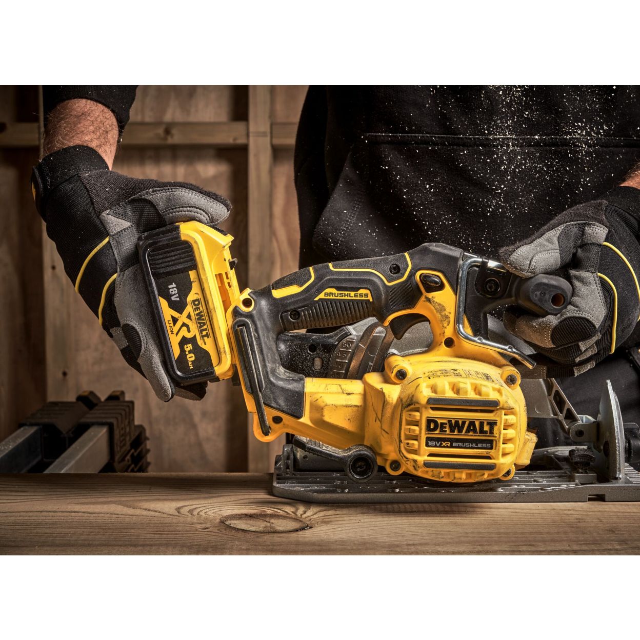 Аккумуляторная дисковая пила DEWALT DCS565NT, 18 В, 165 мм, 4950 об/мин, без АКБ и ЗУ, в кейсе TSTAK (DCS565NT-XJ)