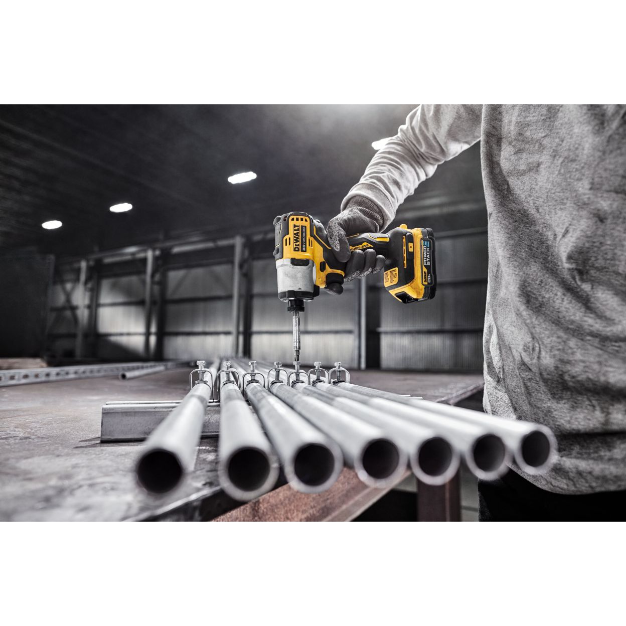 Аккумуляторный шуруповерт DEWALT DCF840D2T, 18 В, 192 Нм, 4200 уд/мин, с 2 АКБ 2 Ач и ЗУ, в кейсе TSTAK (DCF840D2T-QW)