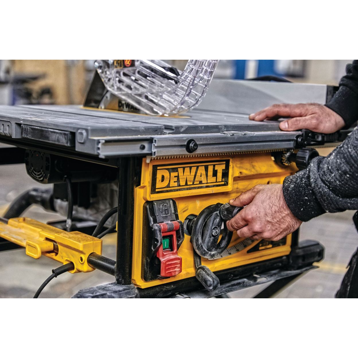 Дисковая настольная пила DEWALT DWE7492, 2000 Вт, 250 мм, 4800 об/мин (DWE7492-QS)