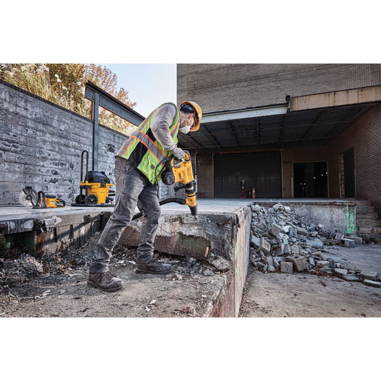 Отбойный молоток DEWALT D25832K, 1350 Вт, 10.5 Дж, 2900 уд/мин, в кейсе (D25832K-QS)