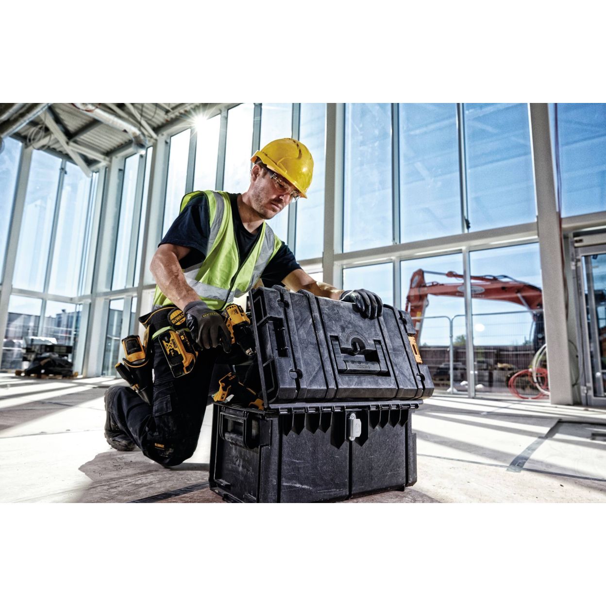 Ящик для инструмента DEWALT TOUGHSYSTEM DS300, 35 л (1-70-322)