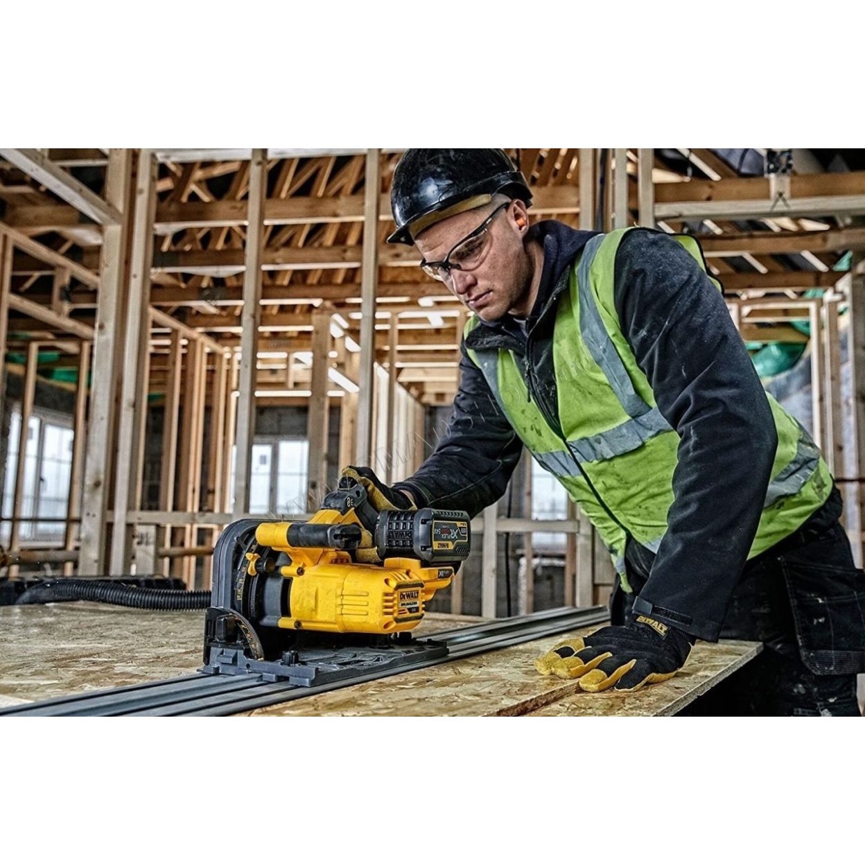 Направляющая шина DEWALT DWS5023, для дисковых пил DWE576K/DWS520K, 260 см
