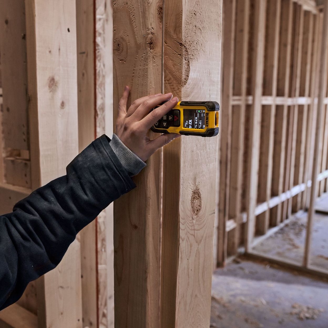 Лазерный дальномер DEWALT DWHT78200, со встроенной АКБ, 3.7 В, 60 м (DWHT78200-XJ)