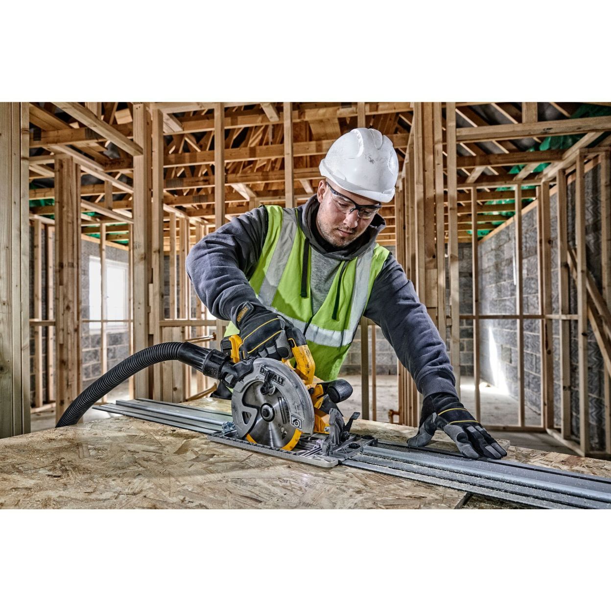 Аккумуляторная дисковая пила DEWALT DCS572NT, 18 В, 184 мм, 5500 об/мин, без АКБ и ЗУ, в кейсе TSTAK (DCS572NT-XJ)