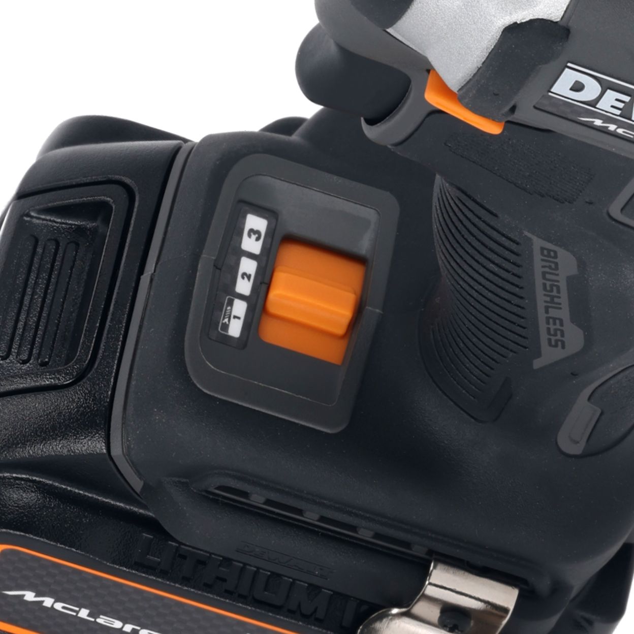 Аккумуляторный набор DEWALT McLaren Limited Edition DCK200MM2T: дрель-шуруповерт + шуруповерт, с 2 АКБ 4 Ач и ЗУ, в кейсе TSTAK