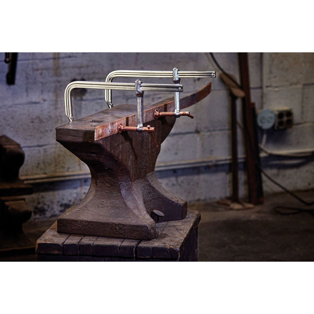 Параллельная струбцина DEWALT DWHT83850-1, 300 мм, 450 кг