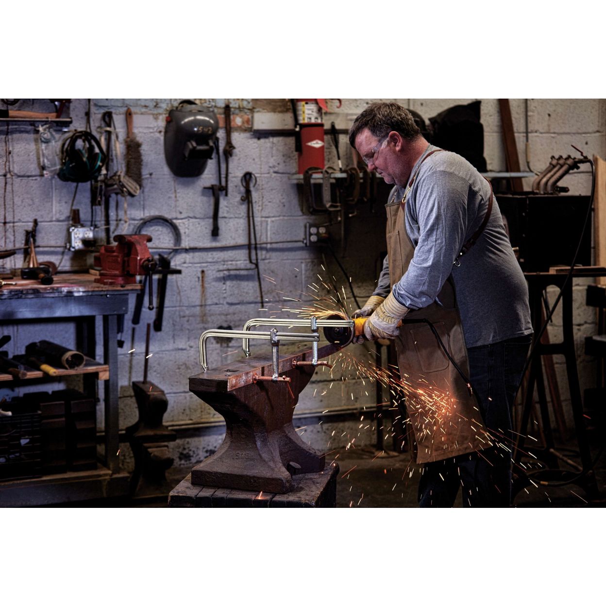 Параллельная струбцина DEWALT DWHT83850-1, 300 мм, 450 кг