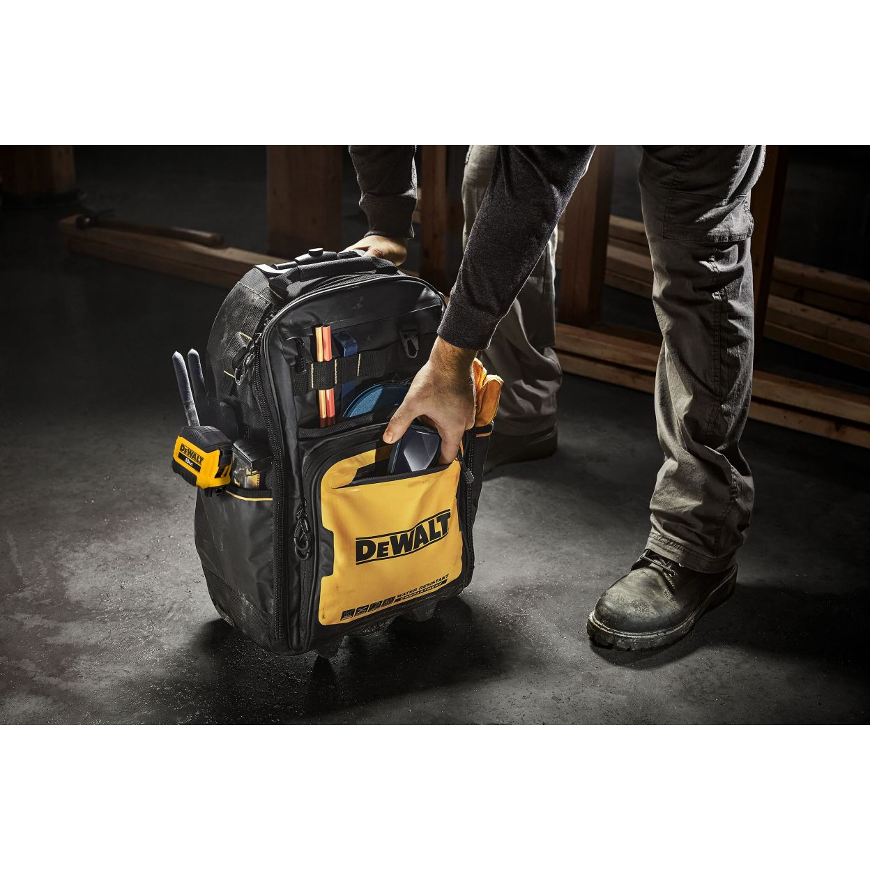 Рюкзак DEWALT DWST60101-1, на колесах, 28.7 л