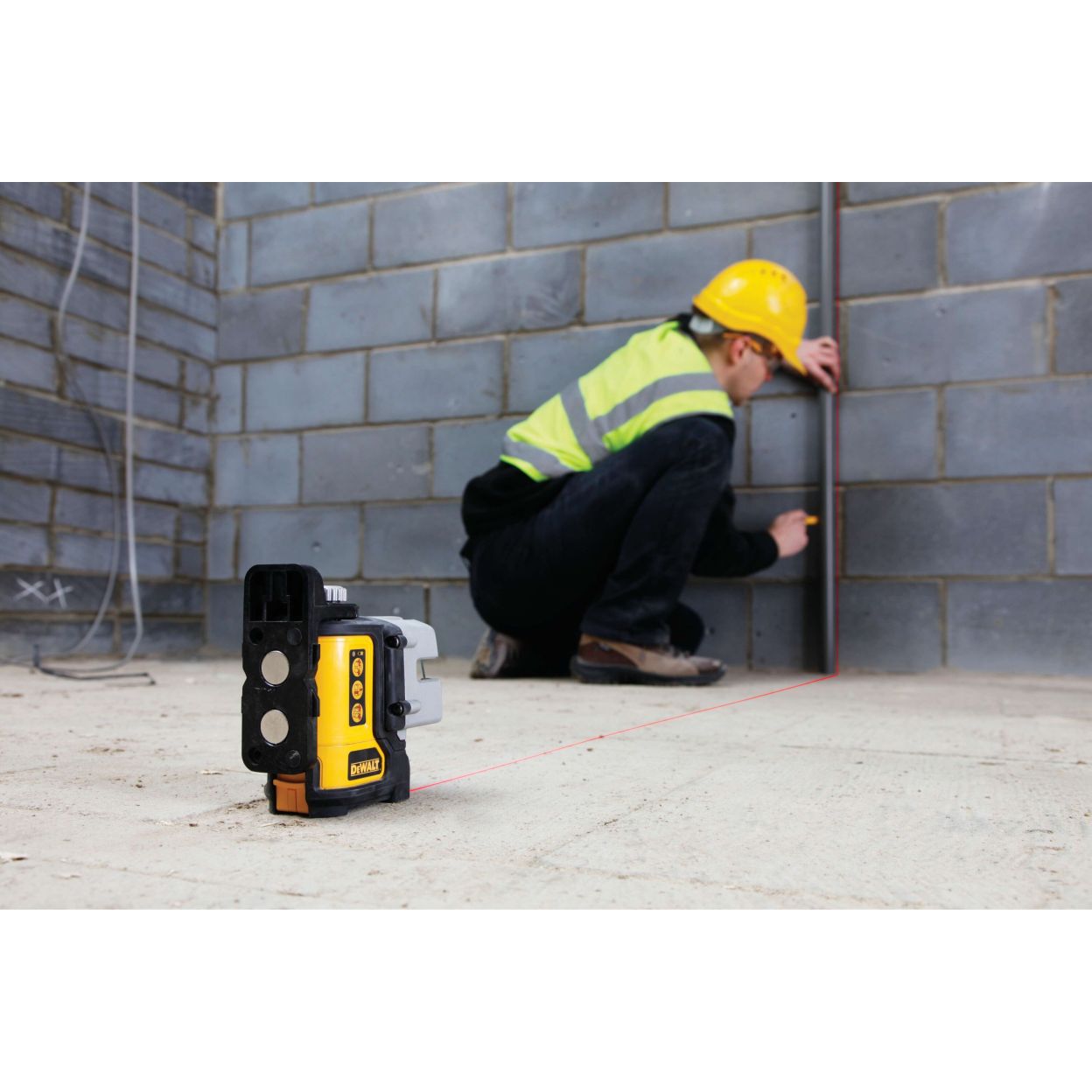 Лазерный нивелир DEWALT DW089K, на батарейках, красный луч, 15 м, в кейсе (DW089K-XJ)