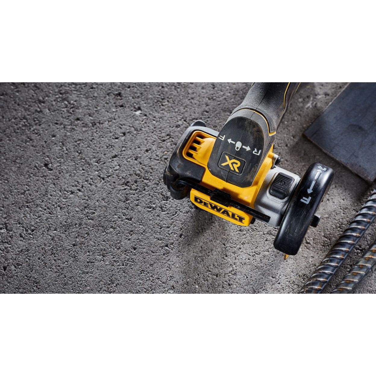 Аккумуляторная отрезная машина DEWALT DCS438N, 20 В, 76 мм, 20000 об/мин, без АКБ и ЗУ (DCS438B-XJ)