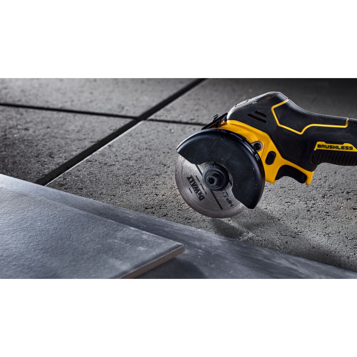 Аккумуляторная отрезная машина DEWALT DCS438N, 20 В, 76 мм, 20000 об/мин, без АКБ и ЗУ (DCS438B-XJ)