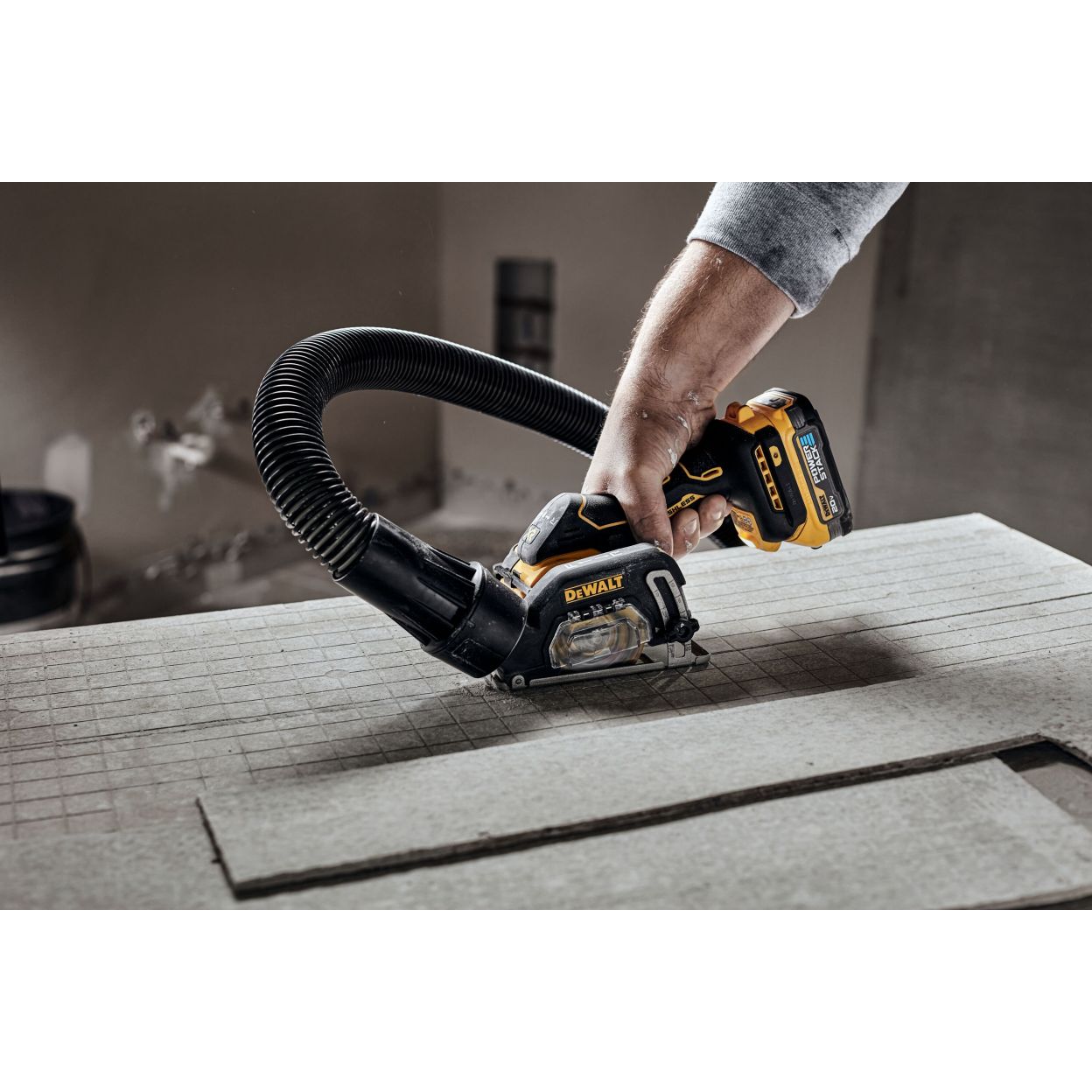 Аккумуляторная отрезная машина DEWALT DCS438N, 20 В, 76 мм, 20000 об/мин, без АКБ и ЗУ (DCS438B-XJ)