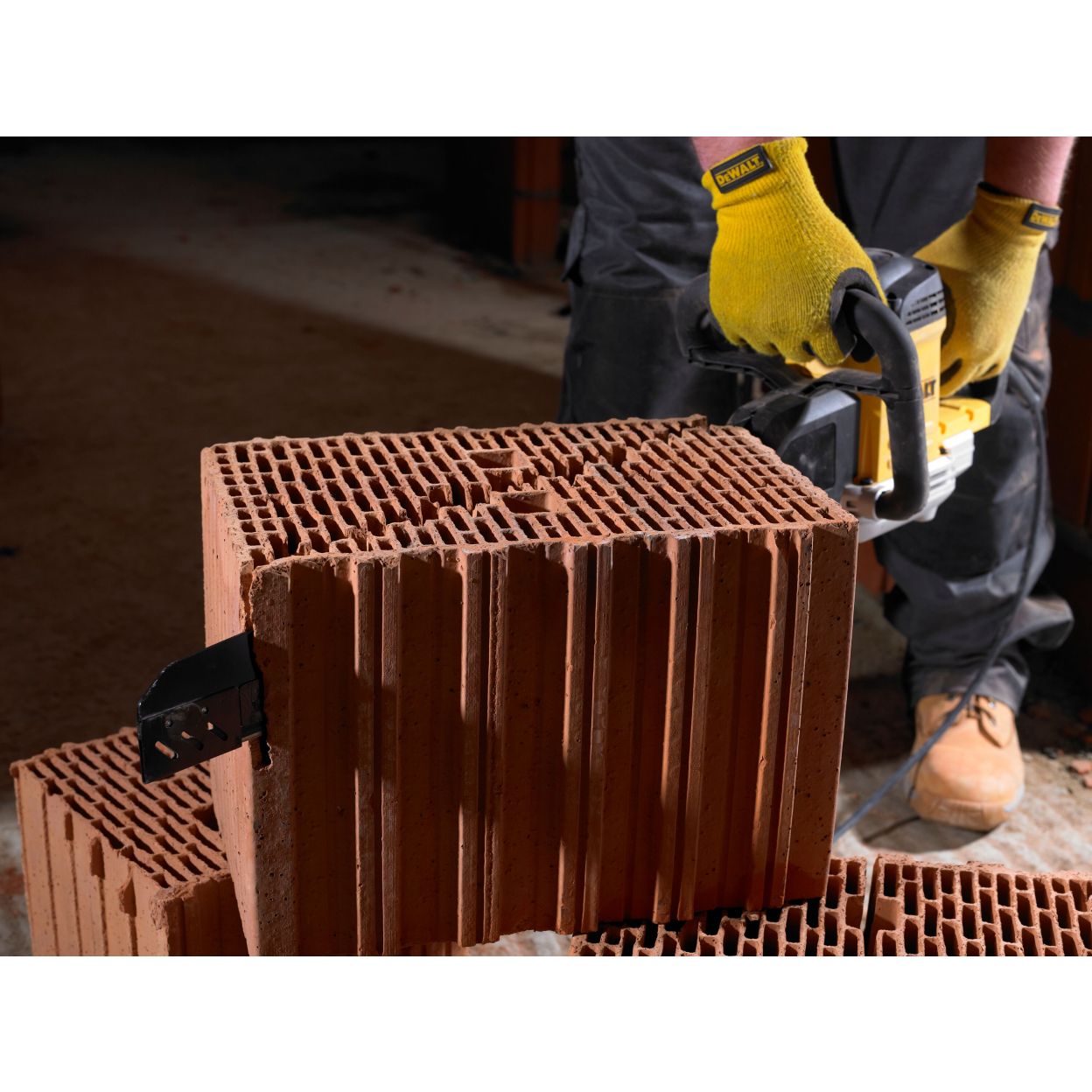 Аллигаторная пила DEWALT DWE396, 1600 Вт, 3000 ход/мин, 40 мм (DWE396-QS)