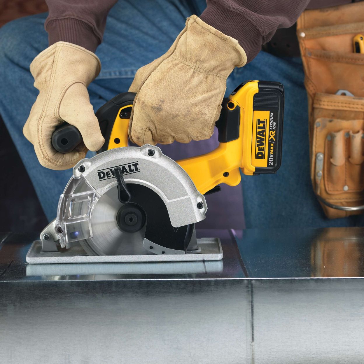 Аккумуляторная дисковая пила DEWALT DCS373B, 20 В, 140 мм, 3700 об/мин, без АКБ и ЗУ (DCS373B-XJ)