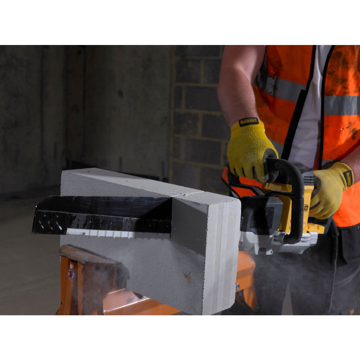 Аллигаторная пила DEWALT DWE399, 1700 Вт, 3000 ход/мин, 40 мм (DWE399-QS)