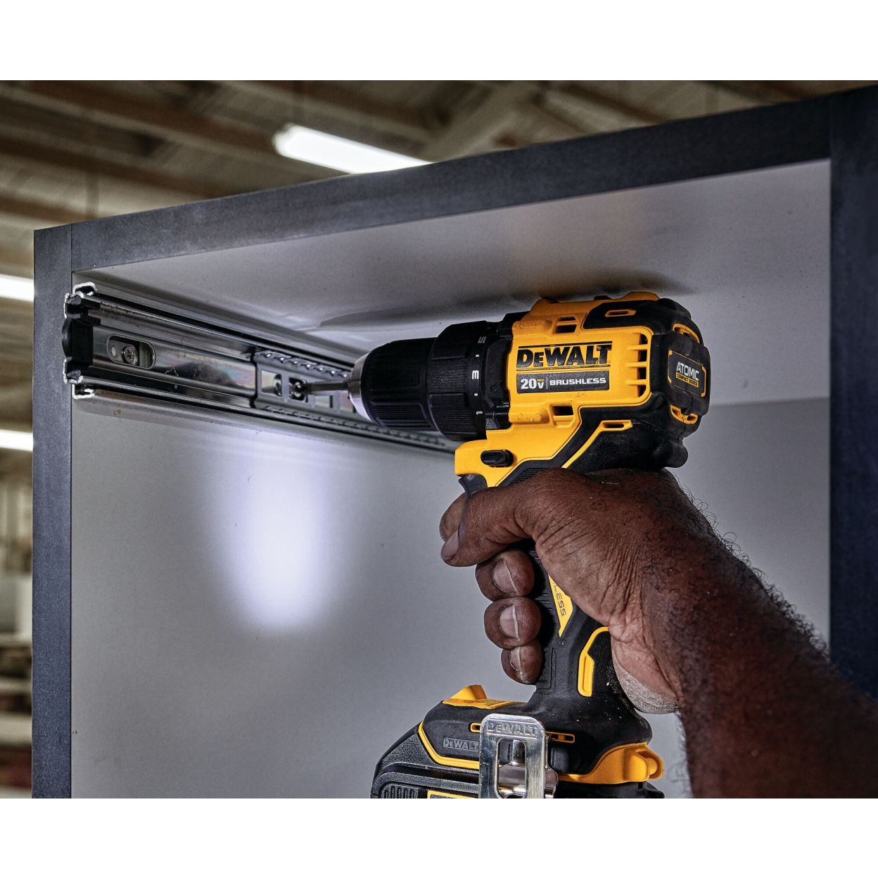 Аккумуляторная дрель-шуруповерт DEWALT DCD708P1, 18 В, 1650 об/мин, с АКБ 5 Ач и ЗУ (DCD708P1N-XJ)