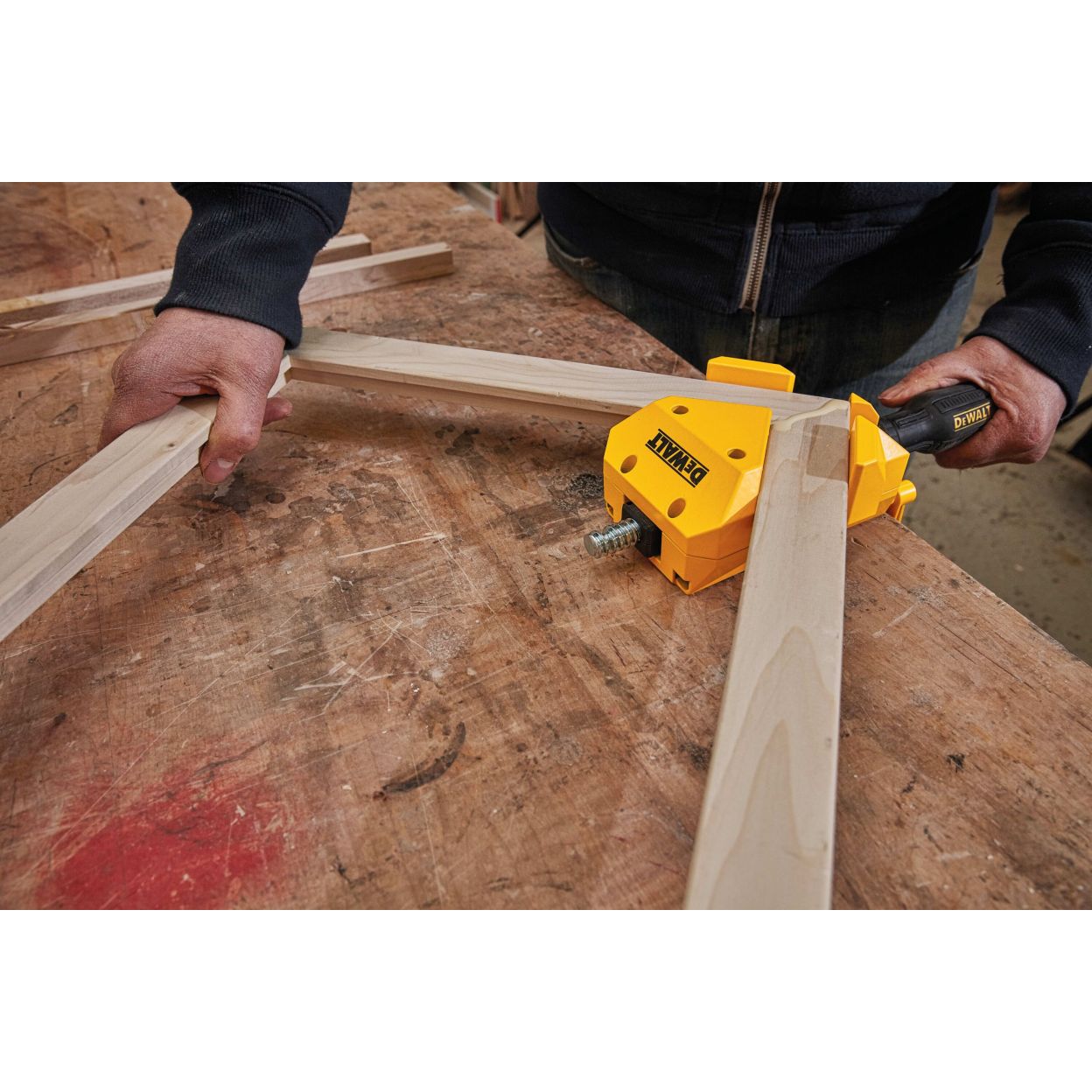 Угловая струбцина DEWALT DWHT83853-0, 57 мм, 112 кг