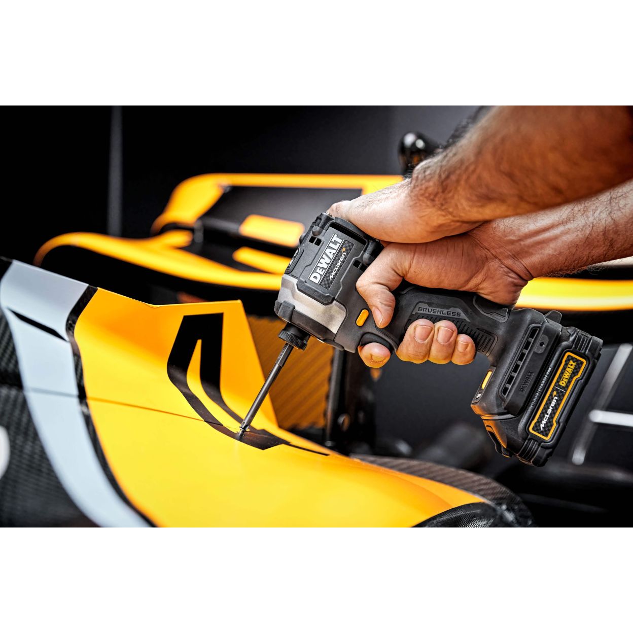 Шуруповерт DEWALT McLaren Limited Edition DCF85ME2GT, 18 В, 205 Нм, с 2 АКБ 1.7 Ач и ЗУ, в кейсе TSTAK (DCF85ME2GT-QW)