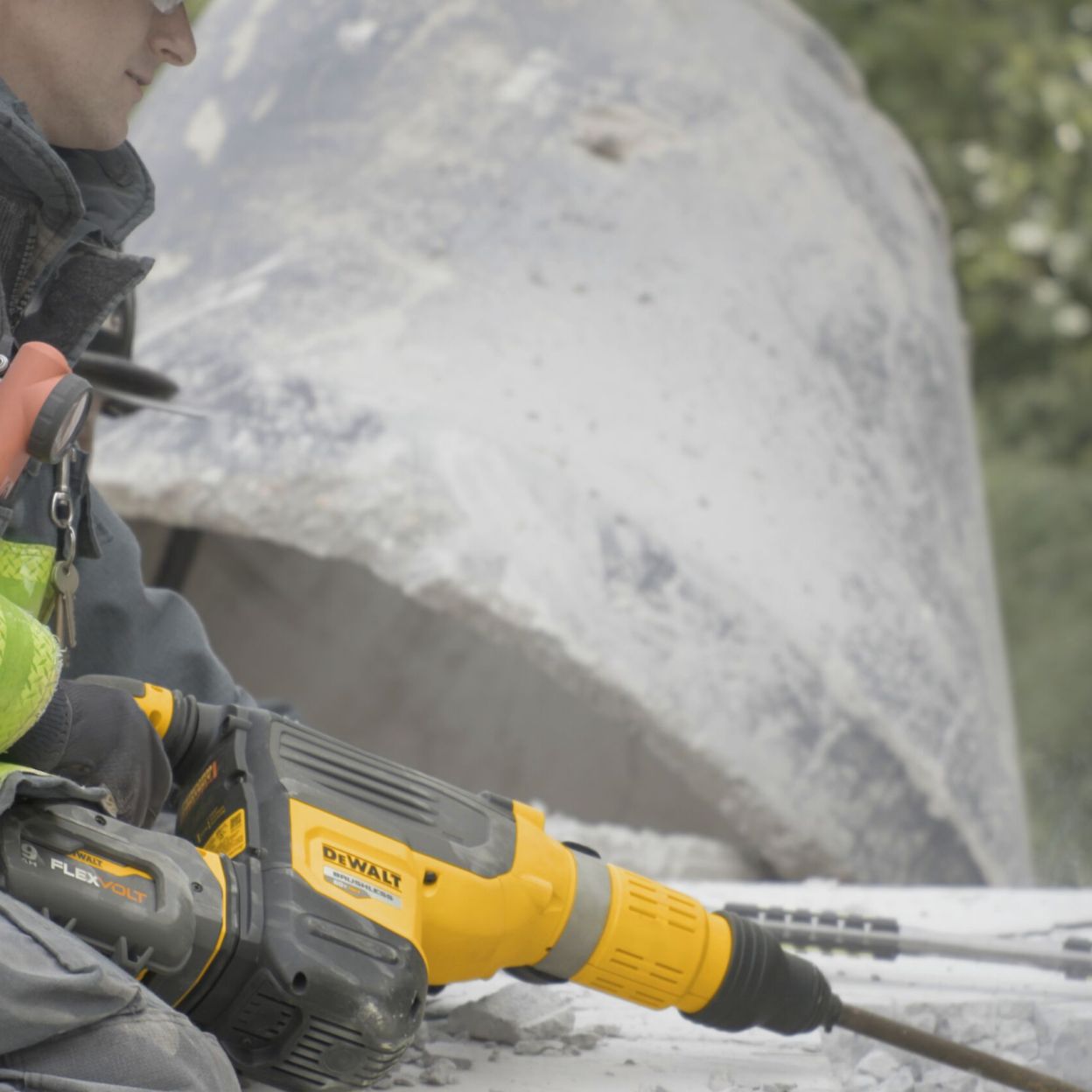 Аккумуляторный перфоратор DEWALT DCH775X2, 54 В, 19.4 Дж, 2210 уд/мин, с 2 АКБ 3 Ач и ЗУ, в кейсе (DCH775X2-QW)