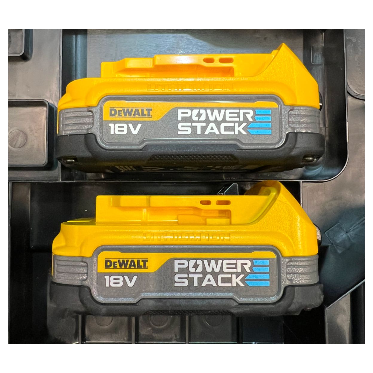 Аккумуляторная дрель-шуруповерт DEWALT DCD708L2T, 18 В, 1650 об/мин, с 2 АКБ 3 Ач и ЗУ, в кейсе TSTAK (УЦЕНЕННЫЙ ТОВАР) (DCD708L2T-QW/U)