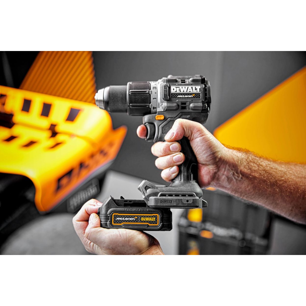 Ударная дрель-шуруповерт DEWALT McLaren Limited Edition DCD85ME2GT, 18 В, 2000 об/мин, с 2 АКБ 1.7 Ач и ЗУ, в кейсе TSTAK